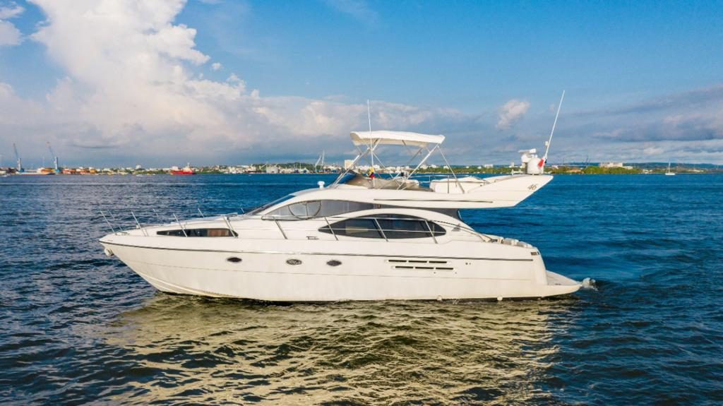 Yate Azimut 46 en Cartagena, hasta 12 personas, sale del Club Náutico